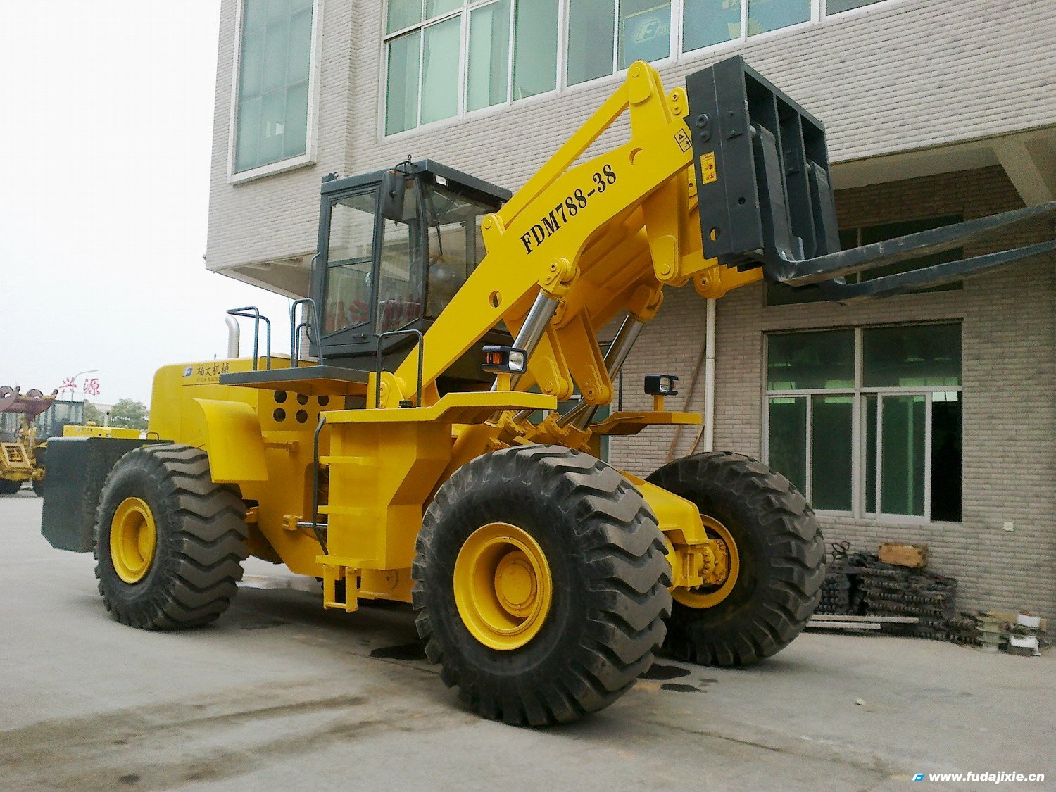 九州网页版38吨叉装车亮相2012年厦门九州（中国）_九州（中国）